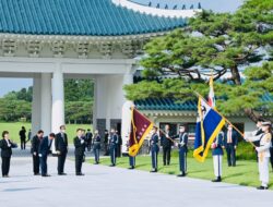 Presiden Jokowi Kunjungi Taman Makam Nasional di Seoul